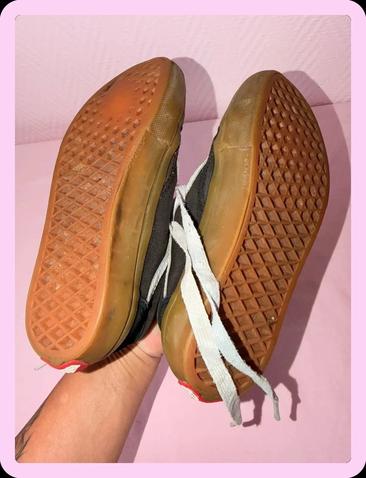 Basket Vans Old Skool negras con suela de goma. En buen estado, algunas marcas de desgaste visibles. – photo 7